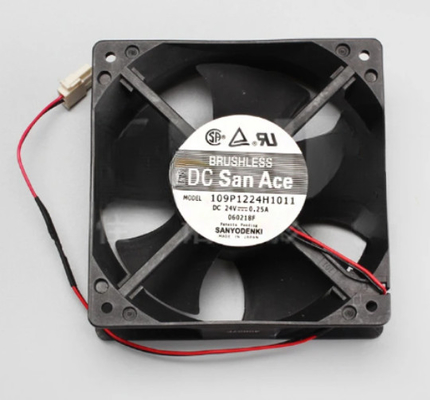 Chine 119C1060566 Ventilateur électrique Fuji (11,9x11,9x3,8 cm, 24V) pour les pièces détachées de Frontier 550/570 Minilabs fournisseur