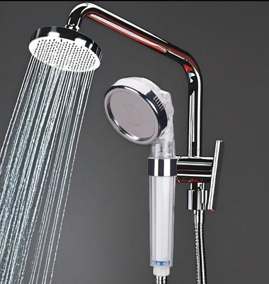 Purificateur d'eau Filtre de pulvérisation Tête de presseur Rollers portatifs Enfants se baignant Tête de douche simple fournisseur